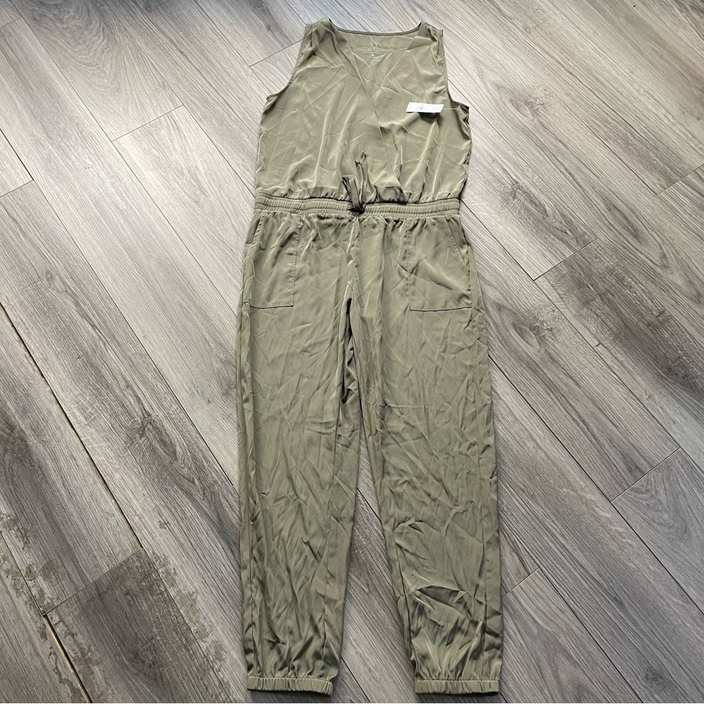 NEW‎ YORK & COMPANY OLIVE GREEN SLEEVELESS JUMPSUIT NWT M